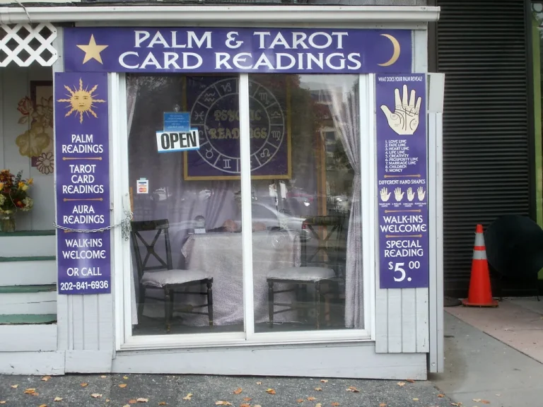 Tarotkort utlagda på ett bord